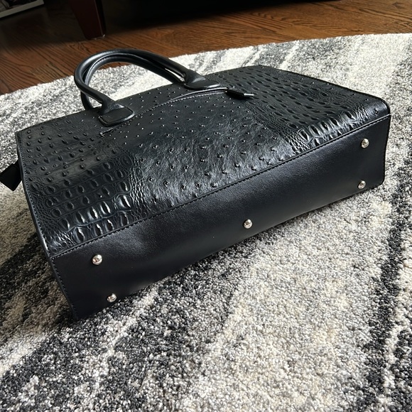 Black Purse - Picture 6 of 12